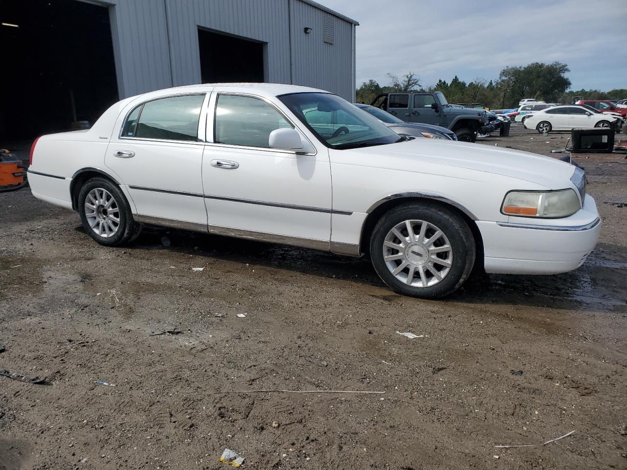 2006 Lincoln Town Car - Image 4