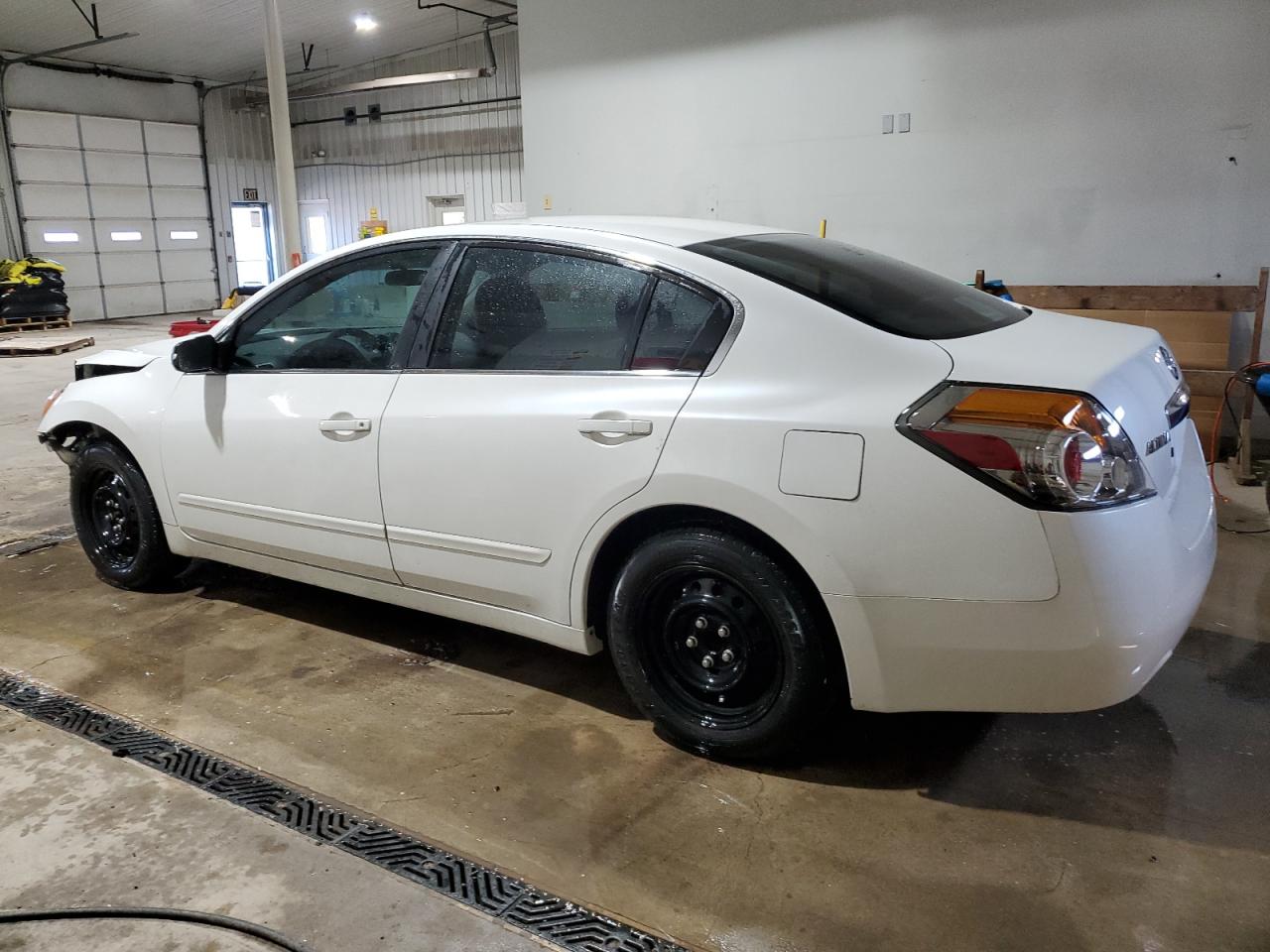 2010 Nissan Altima - Image 2