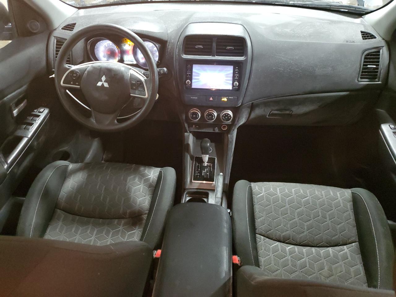 2024 Mitsubishi Outlander - Image 8