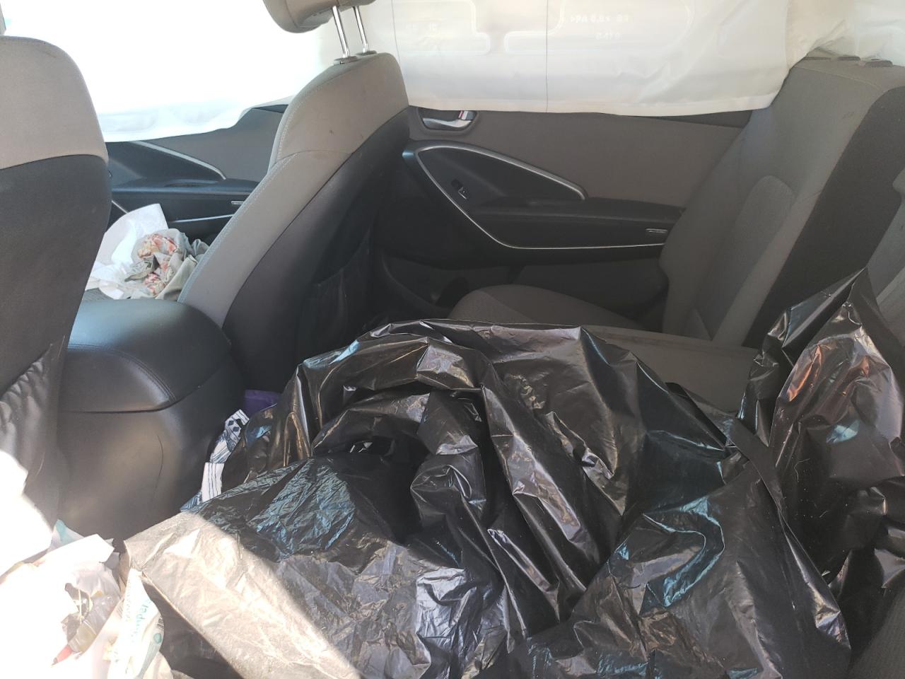 2018 Hyundai Santa Fe - Image 11