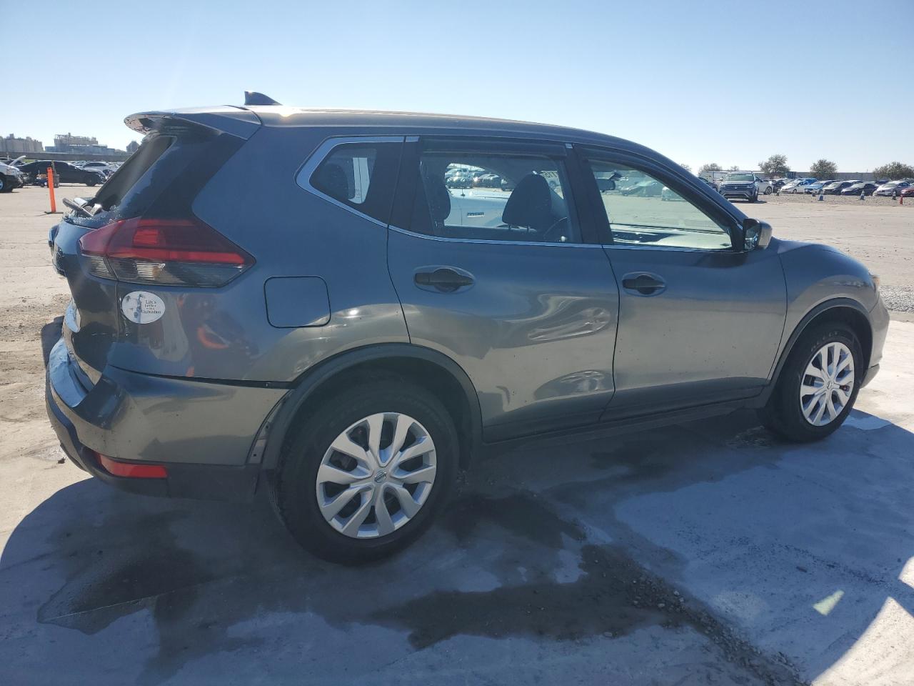 2017 Nissan Rogue - Image 3