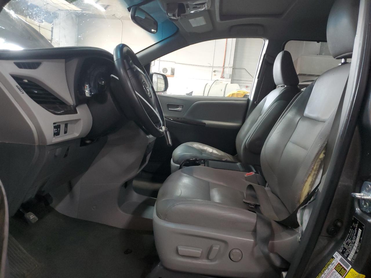 2017 Toyota Sienna - Image 7