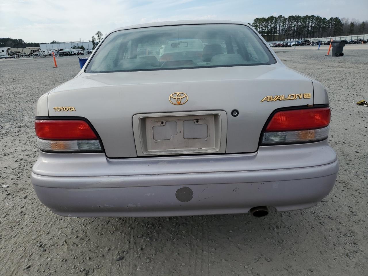 1997 Toyota Avalon - Image 6