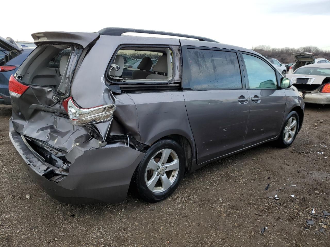 2011 Toyota Sienna - Image 3