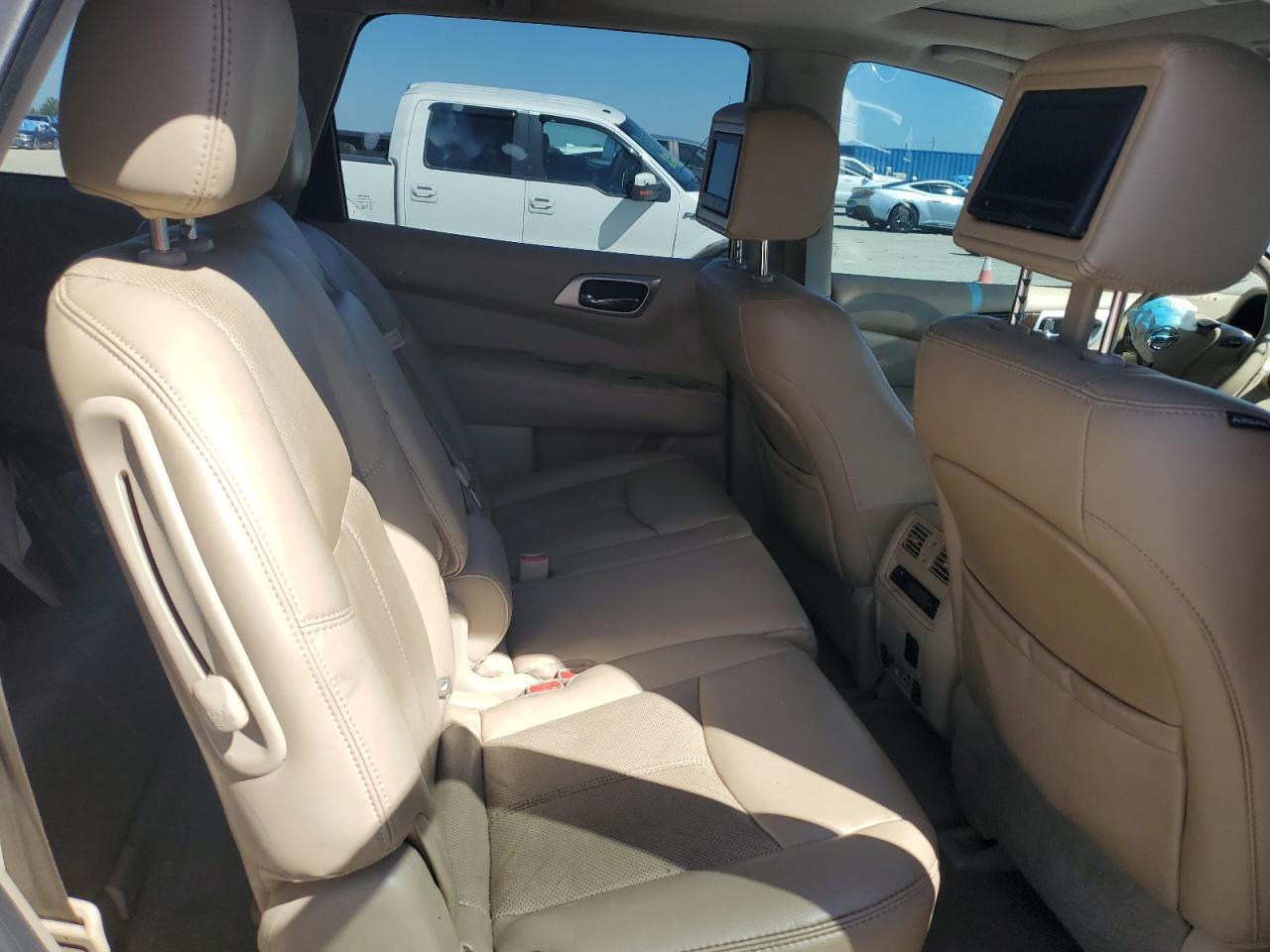 2014 Nissan Pathfinder - Image 11