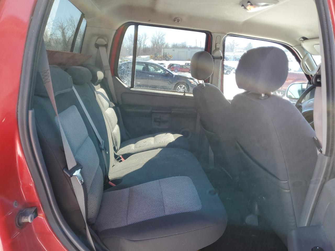 2005 Ford Explorer - Image 11