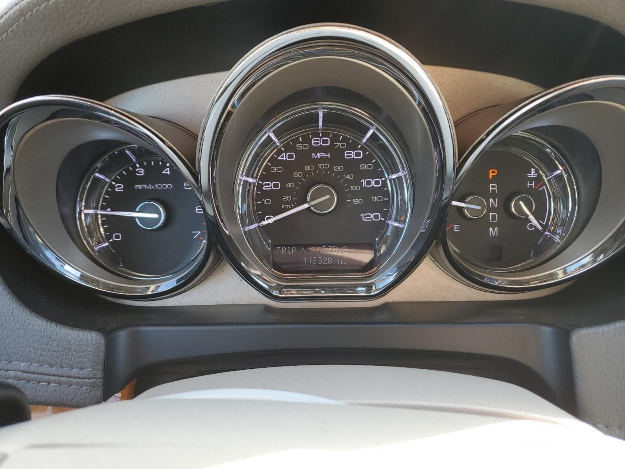 2010 Lincoln MKT - Image 9