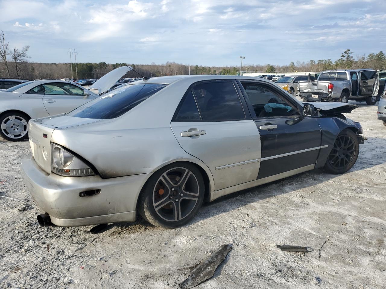 2002 Lexus IS - Image 3