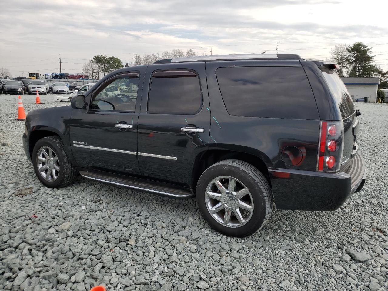 2011 GMC Yukon - Image 2