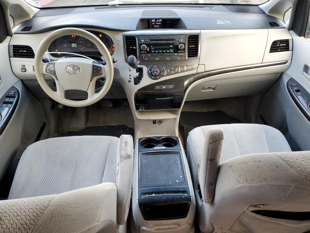 2014 Toyota Sienna - Image 8