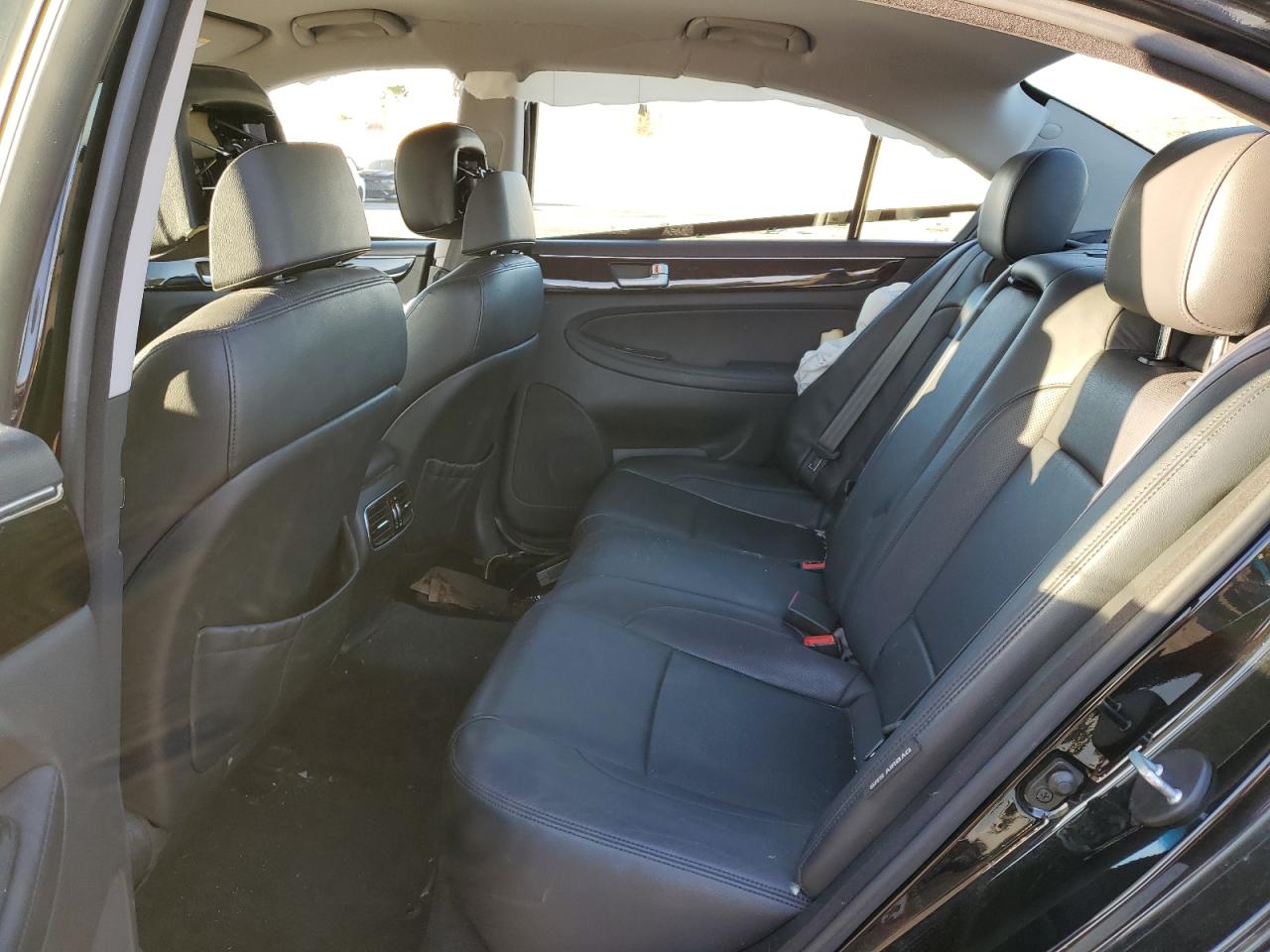 2013 Hyundai Genesis - Image 10