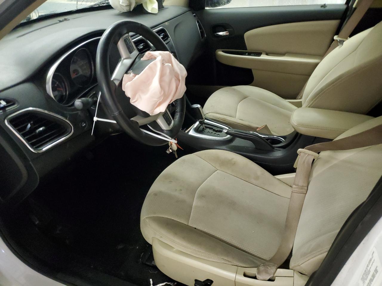 2013 Chrysler 200 - Image 7