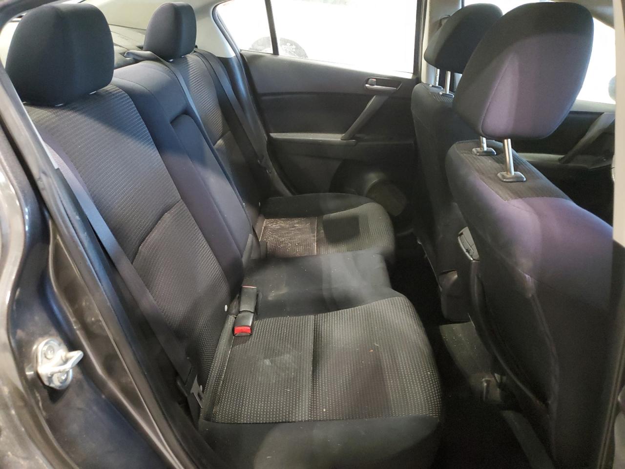 2013 Mazda 3 - Image 10