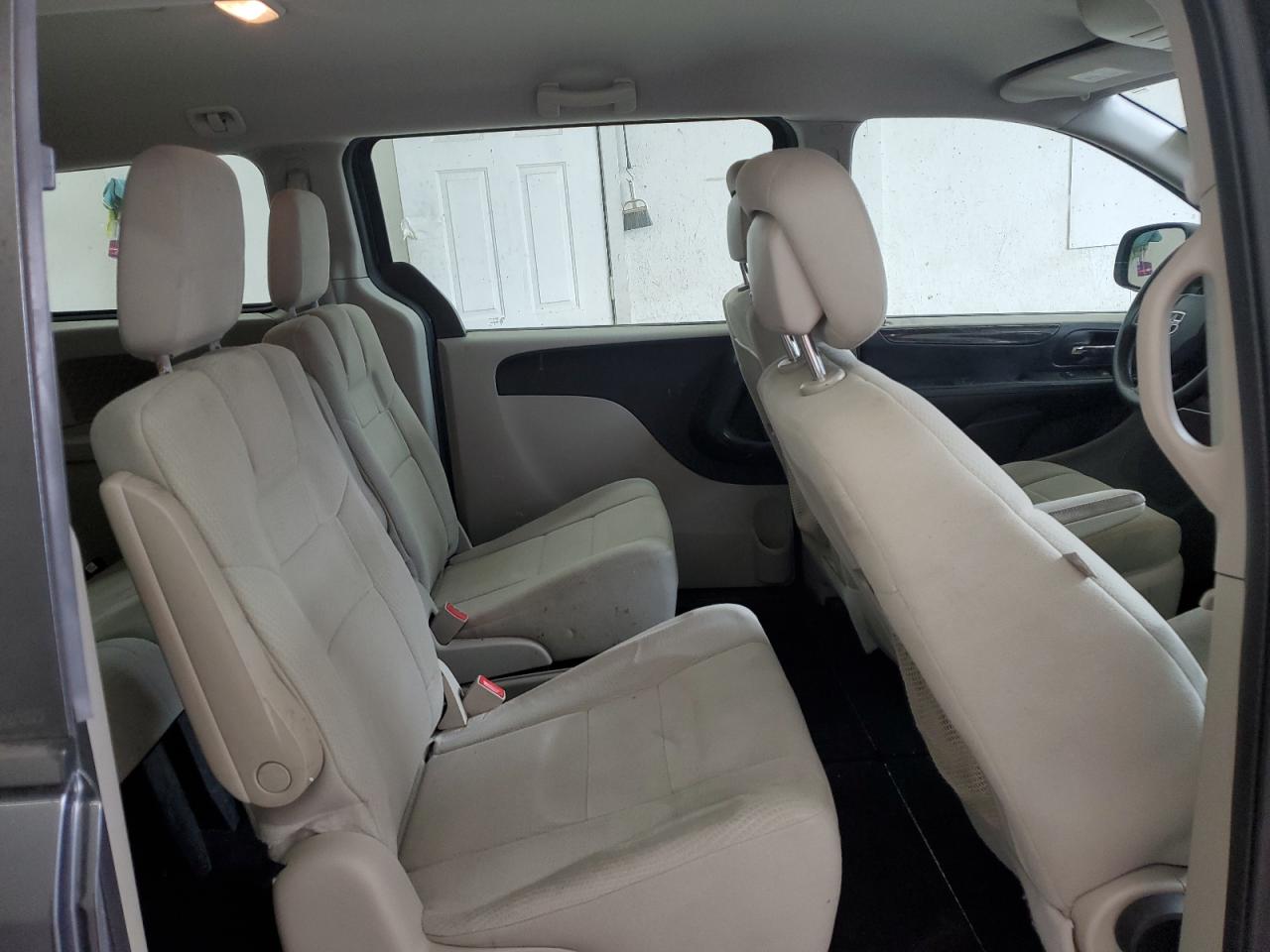 2012 Dodge Caravan - Image 11