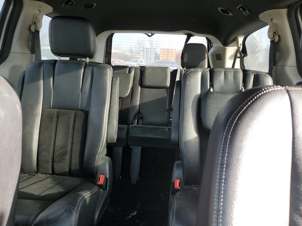2017 Dodge Caravan - Image 10