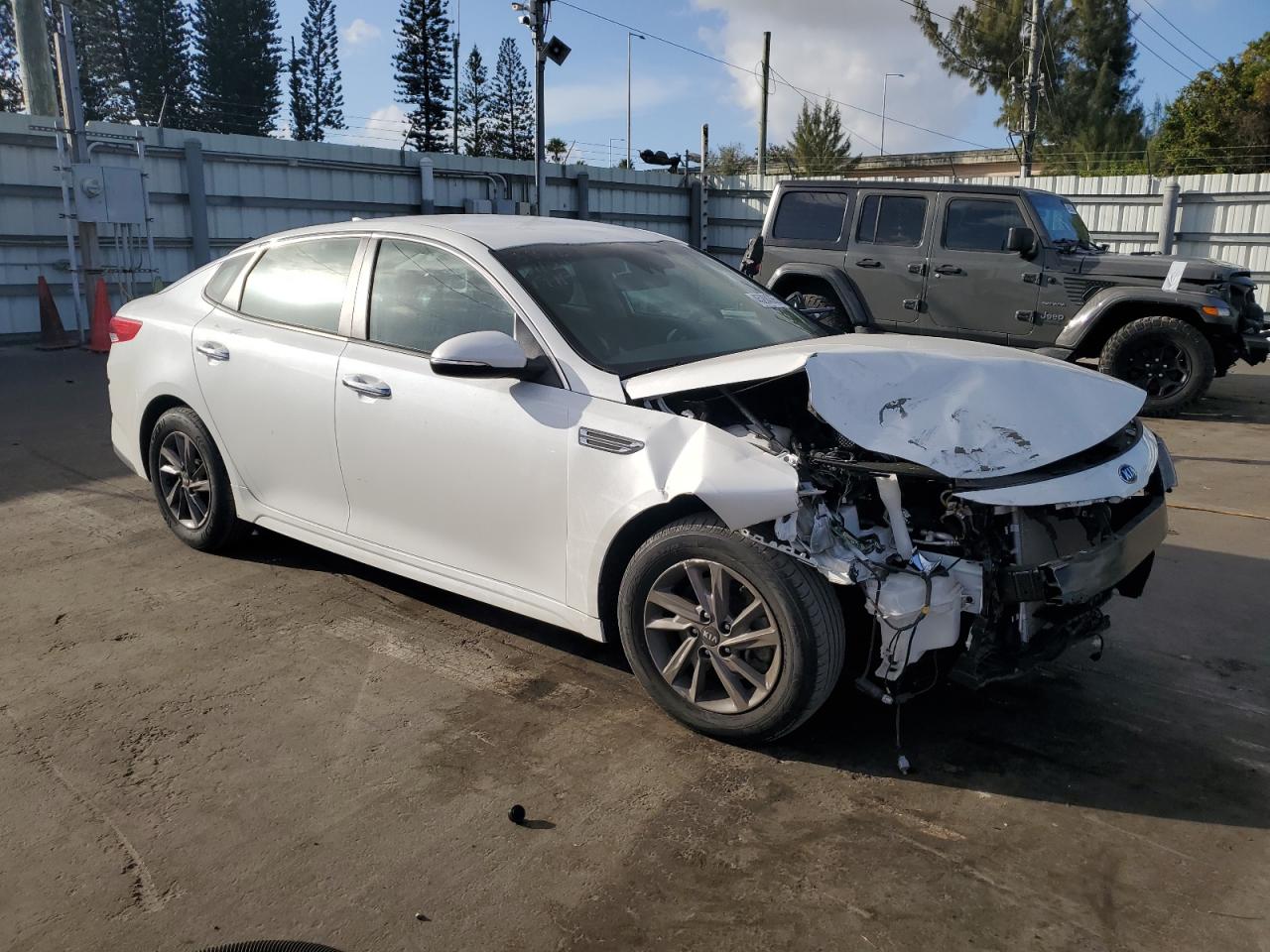 2020 Kia Optima - Image 4