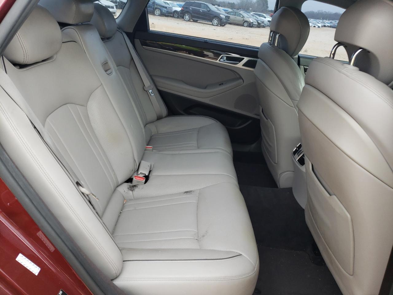 2015 Hyundai Genesis - Image 10