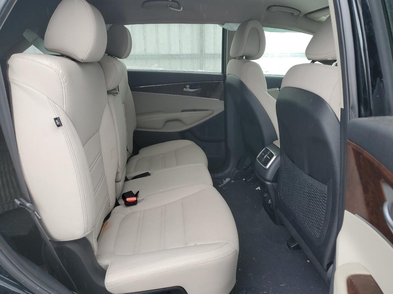 2016 Kia Sorento - Image 11