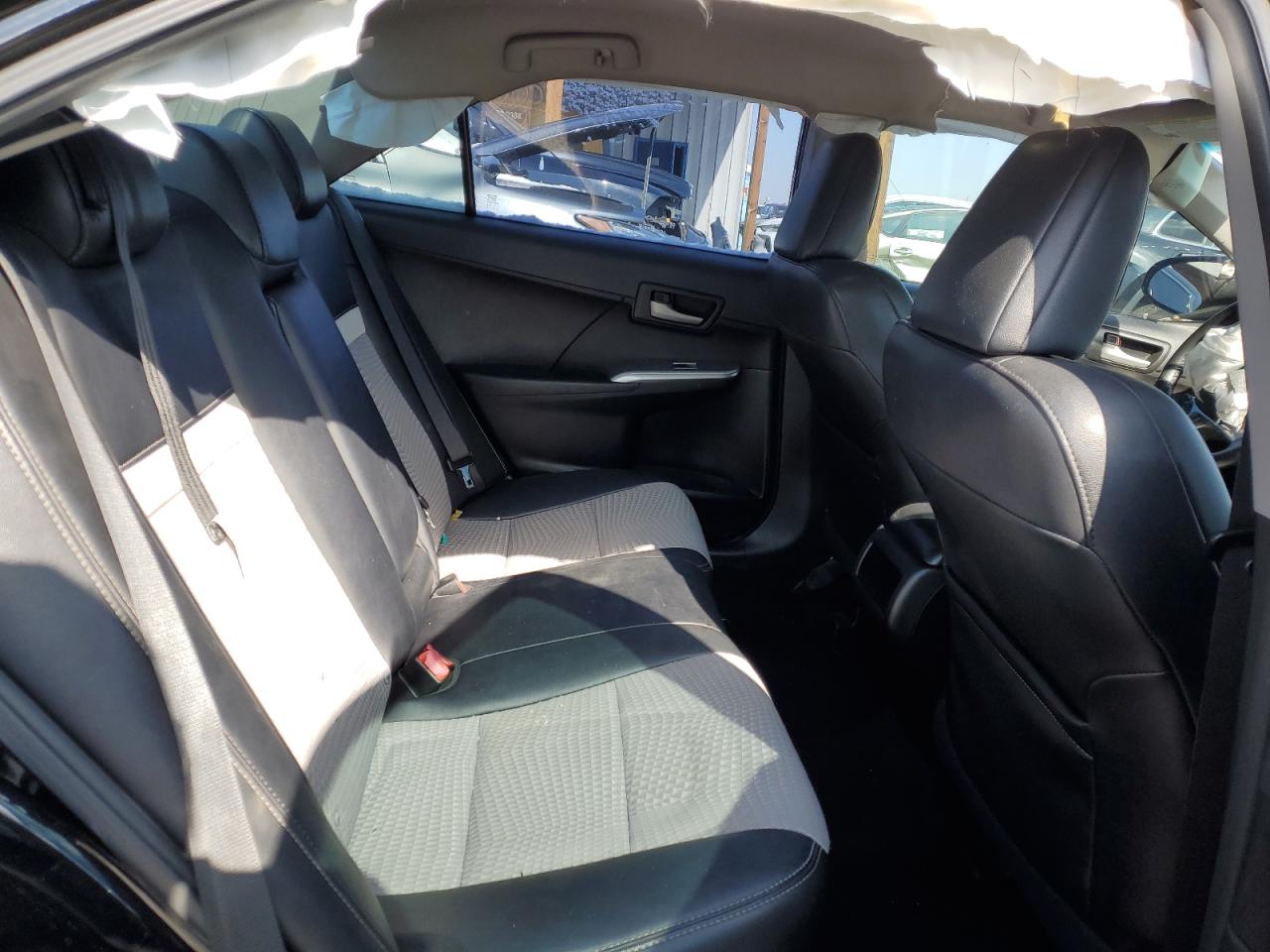 2014 Toyota Camry - Image 11