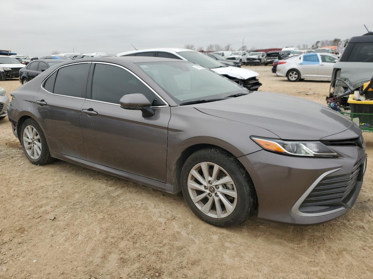 4T1C11AK7NU685724 TOYOTA CAMRY 2022
