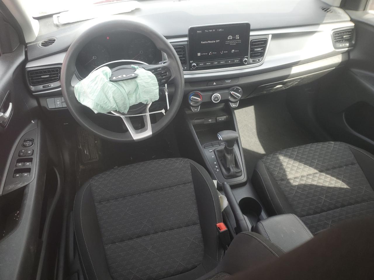 2023 Kia Rio - Image 8