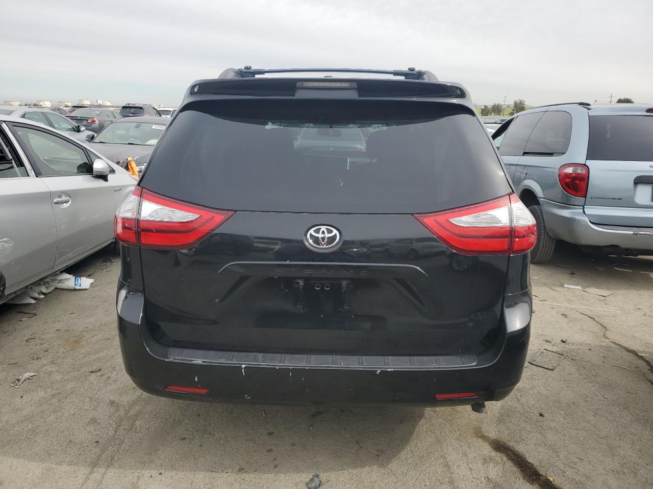 2015 Toyota Sienna - Image 6