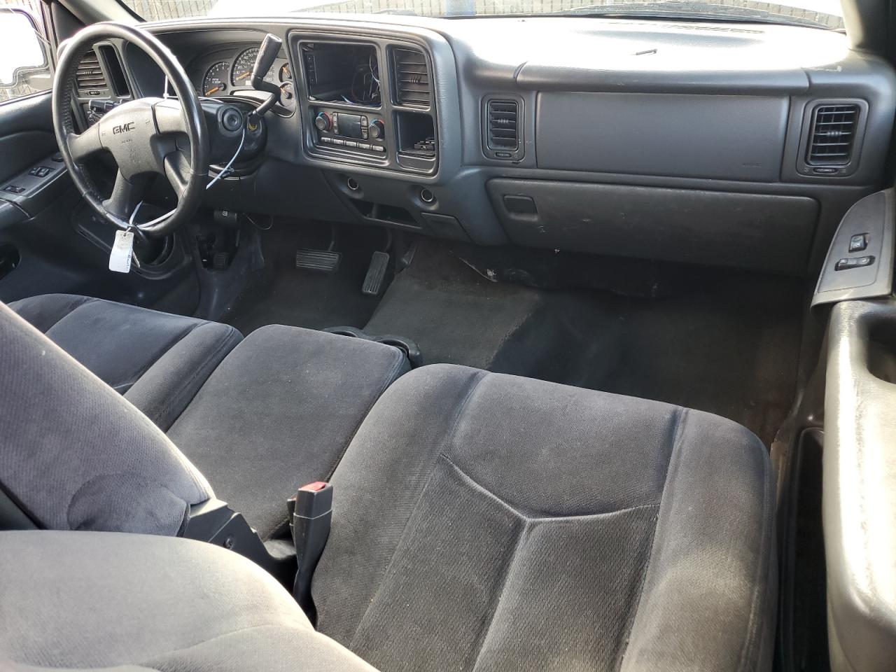 2005 GMC Sierra - Image 8