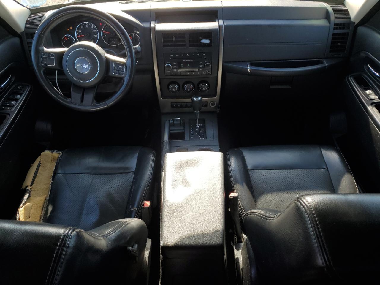 2012 Jeep Liberty (North America) - Image 8