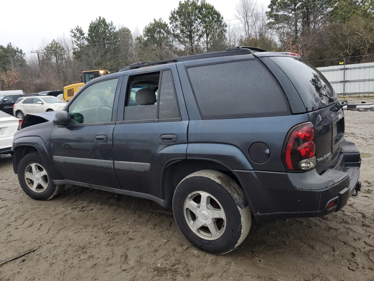 2005 Chevrolet TrailBlazer - Image 2