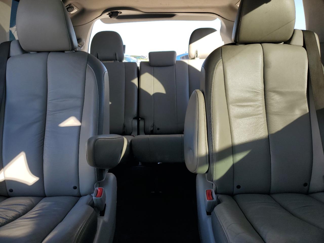 2011 Toyota Sienna - Image 10