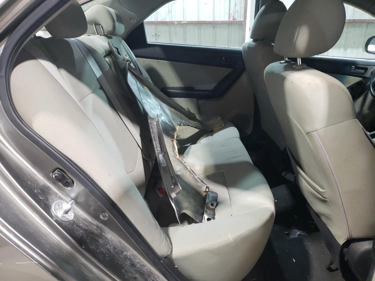 2011 Kia Forte - Image 10
