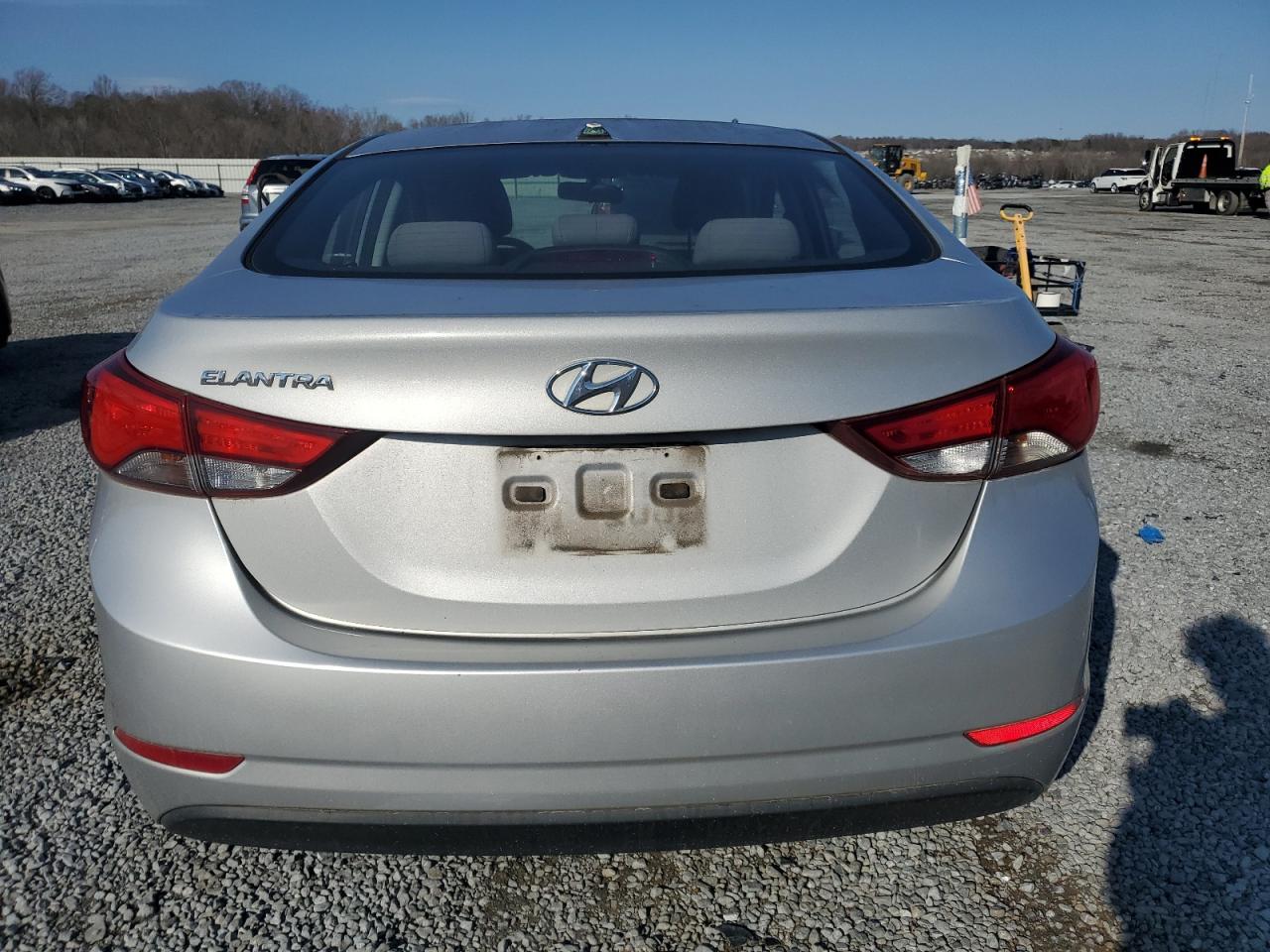 2016 Hyundai Elantra - Image 6