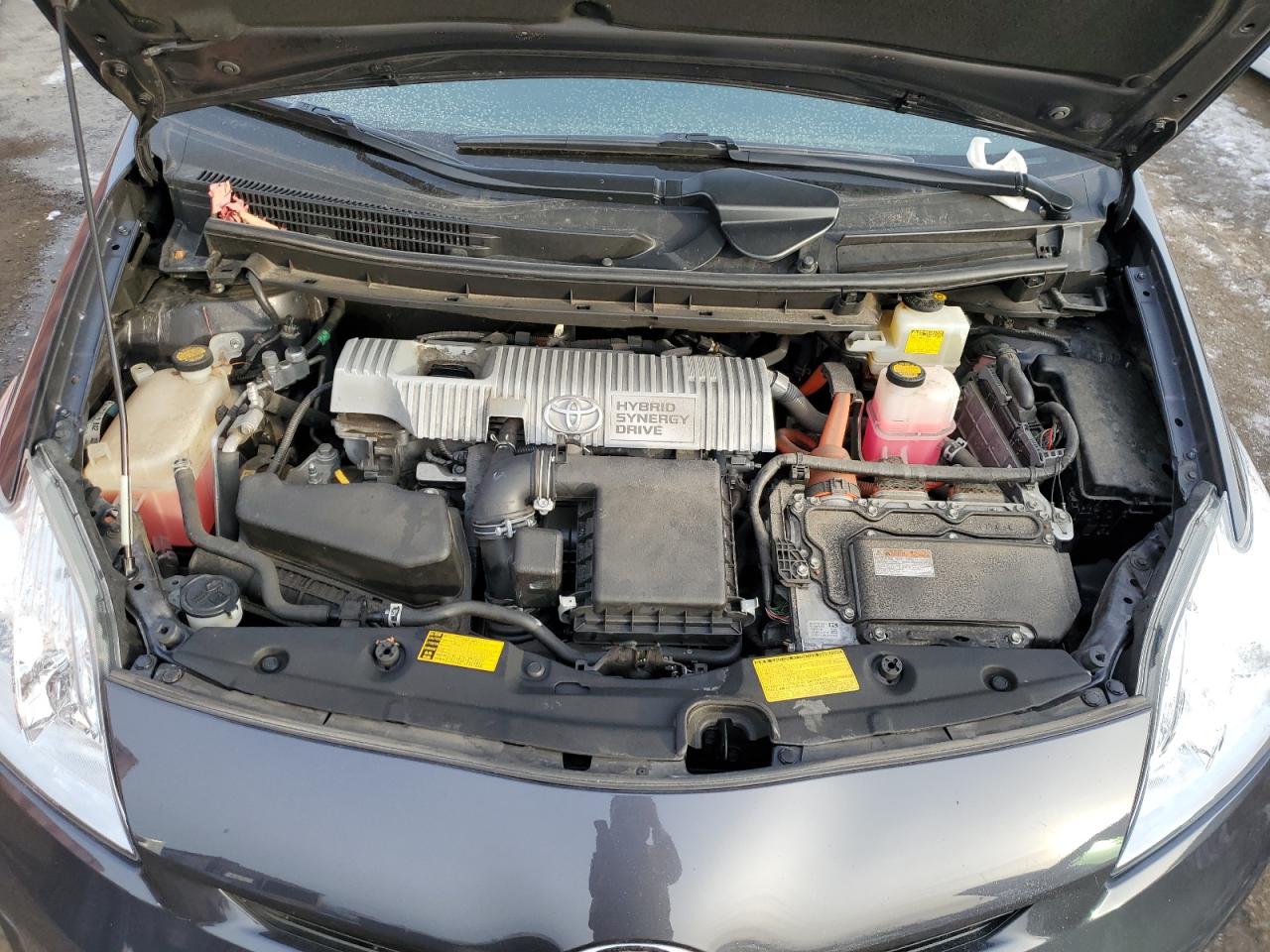 2013 Toyota Prius - Image 11