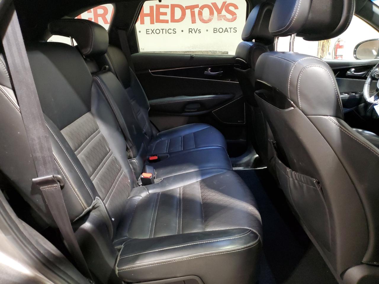 2016 Kia Sorento - Image 11