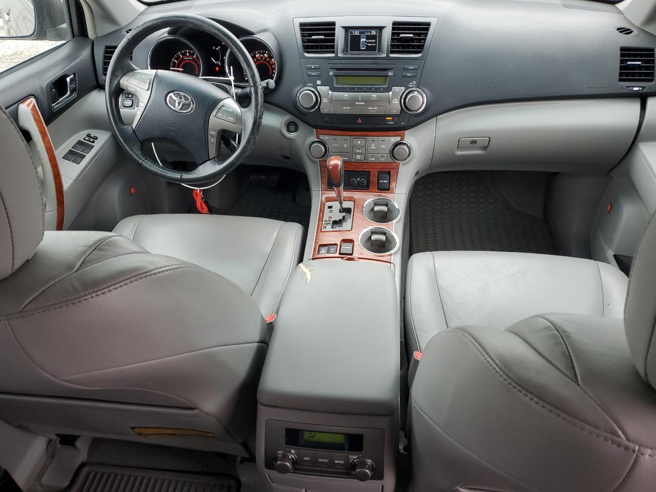 2010 Toyota Highlander - Image 8