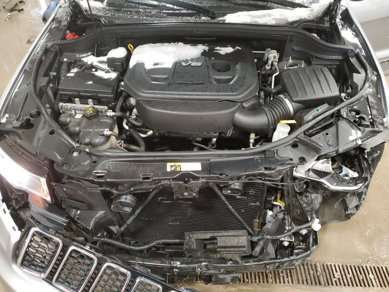2017 Jeep Grand Cherokee - Image 12