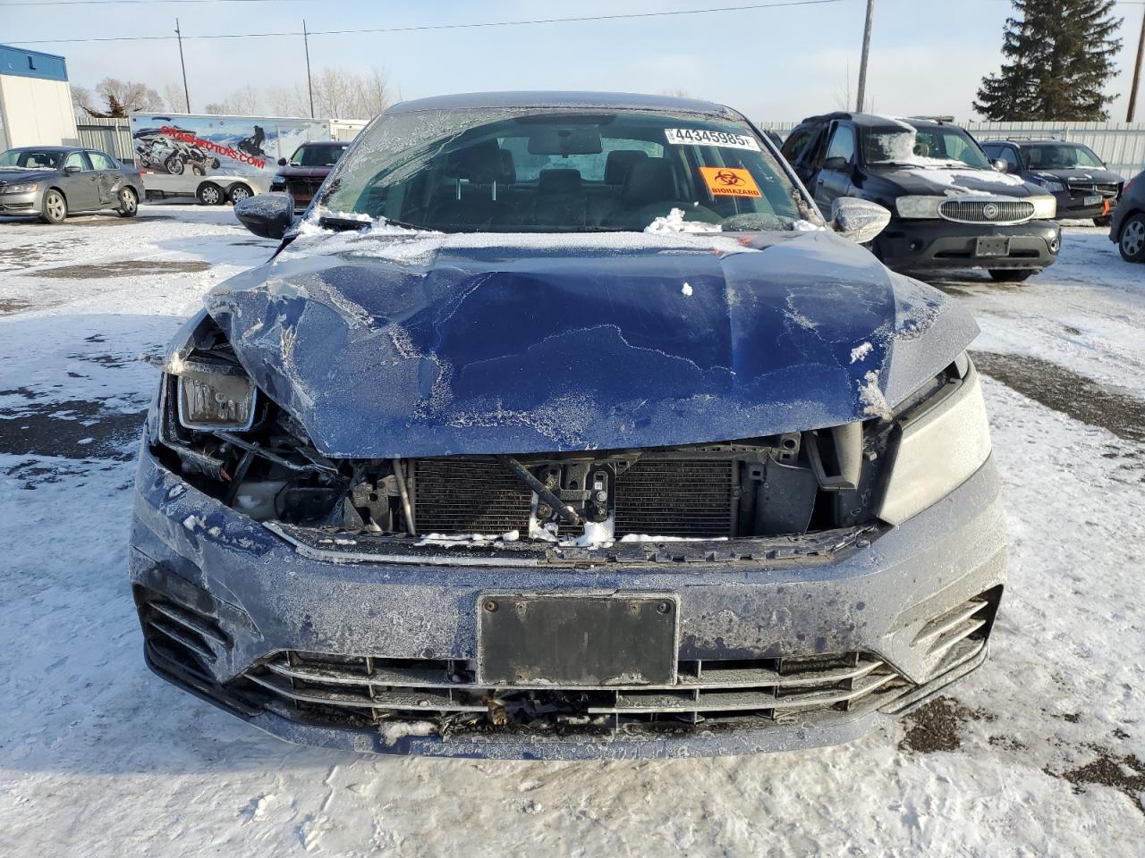 2017 Volkswagen Passat - Image 5