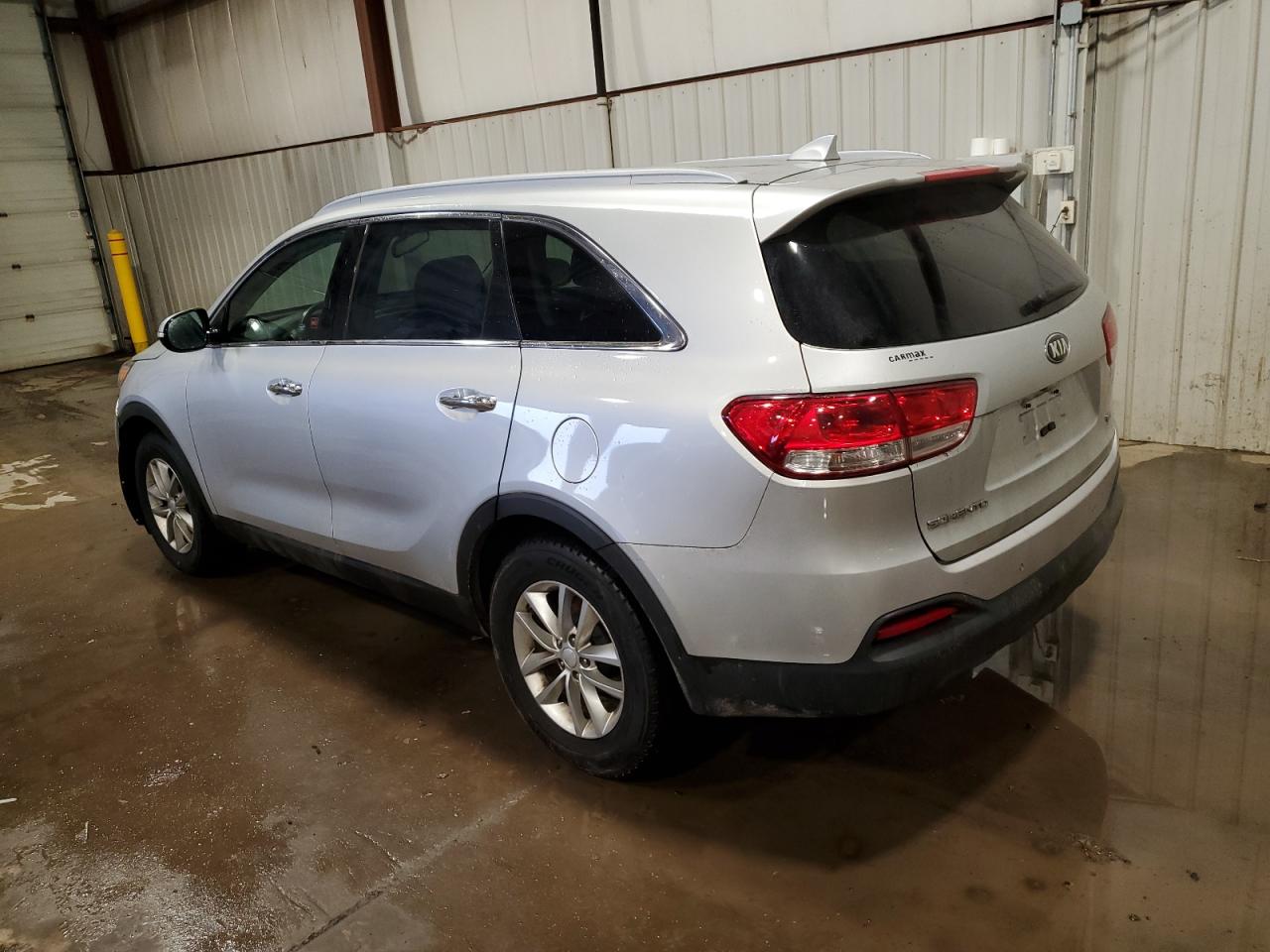 2017 Kia Sorento - Image 2