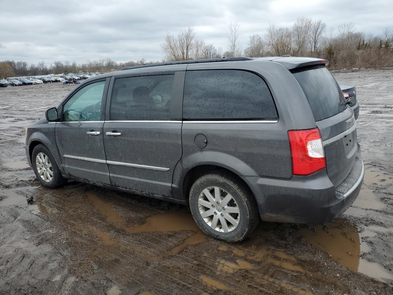 2015 Chrysler Town & Country - Image 2