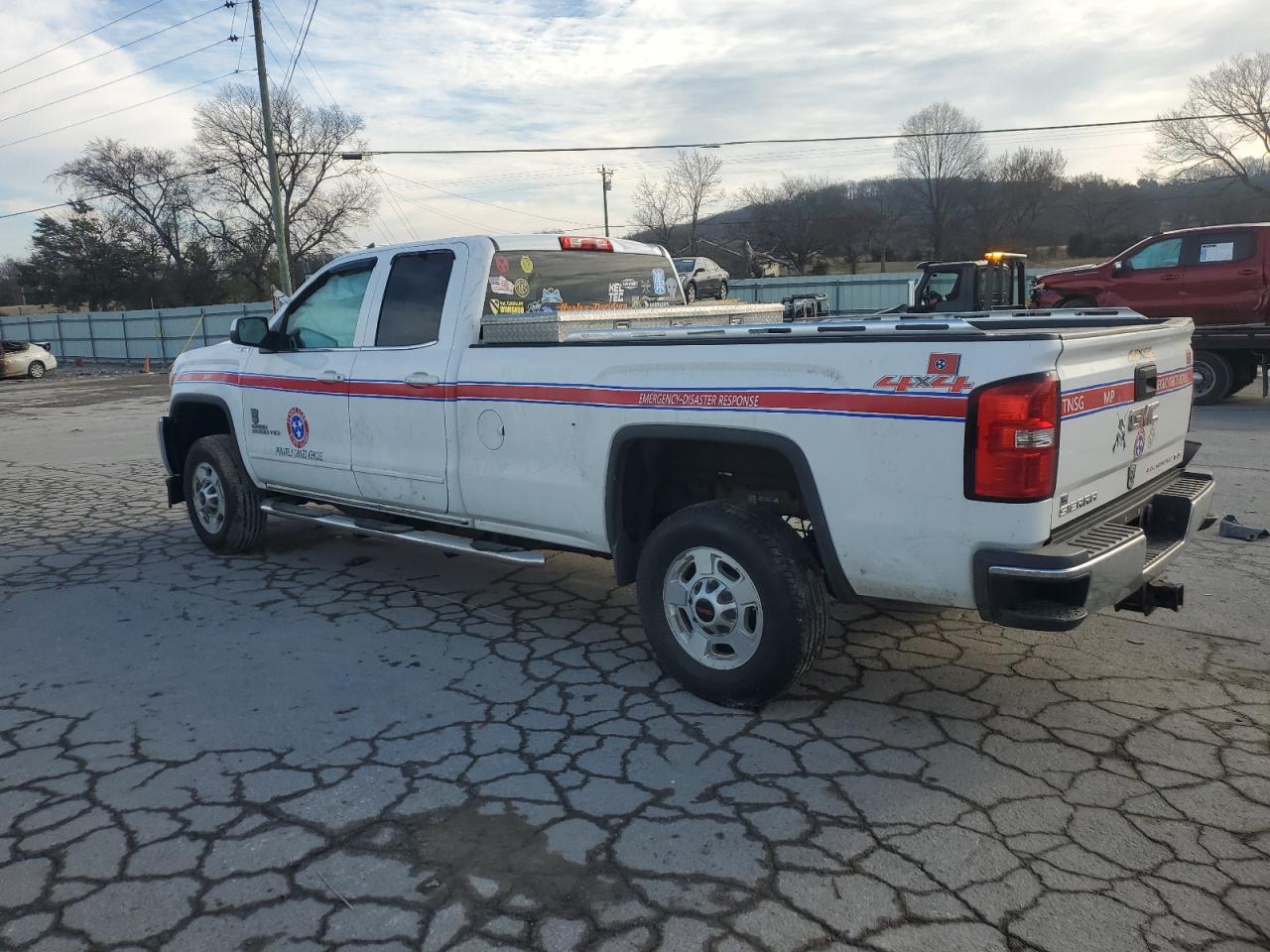 2015 GMC Sierra - Image 2
