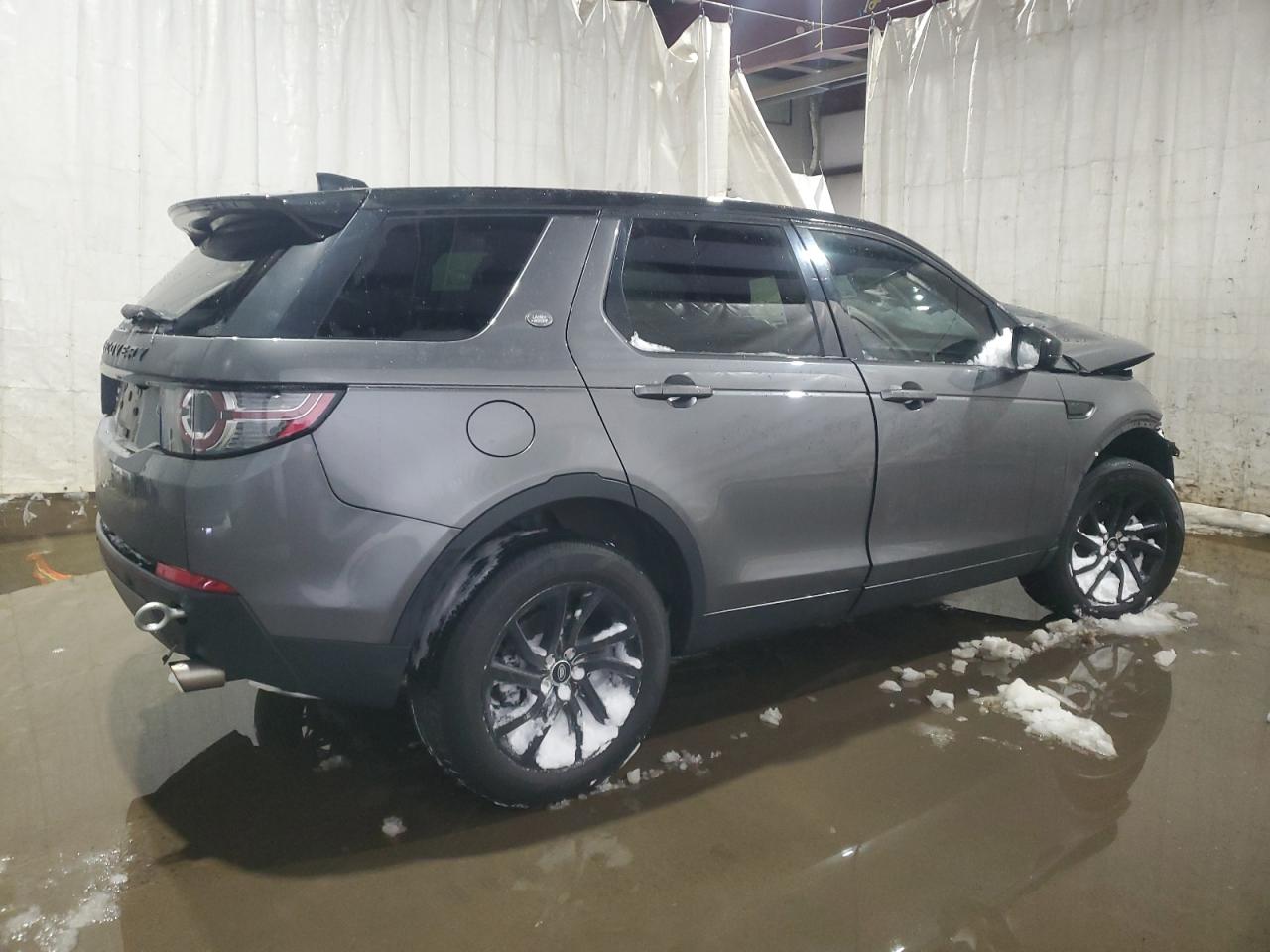 2017 Land Rover Discovery - Image 3