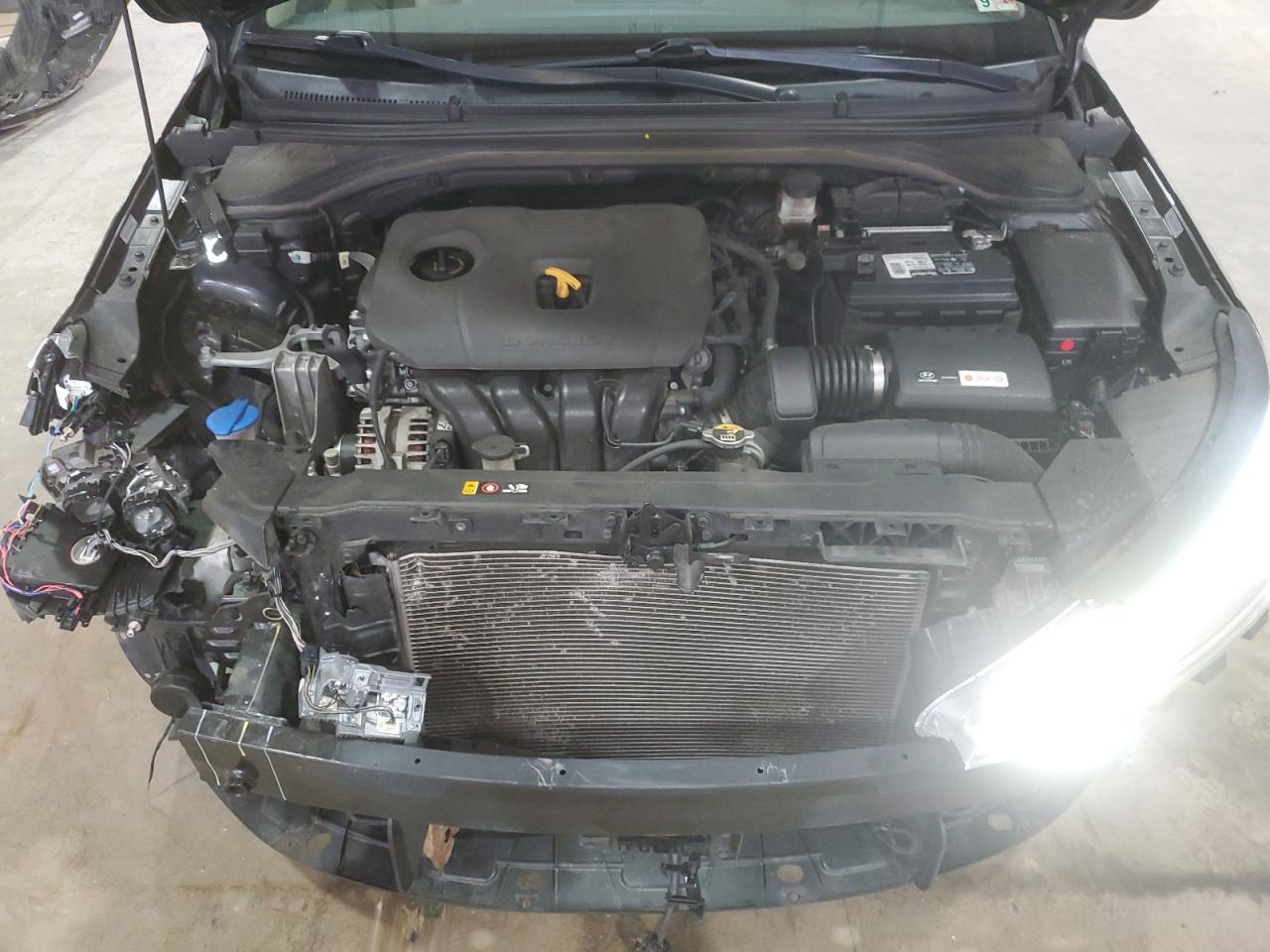 2019 Hyundai Elantra - Image 11