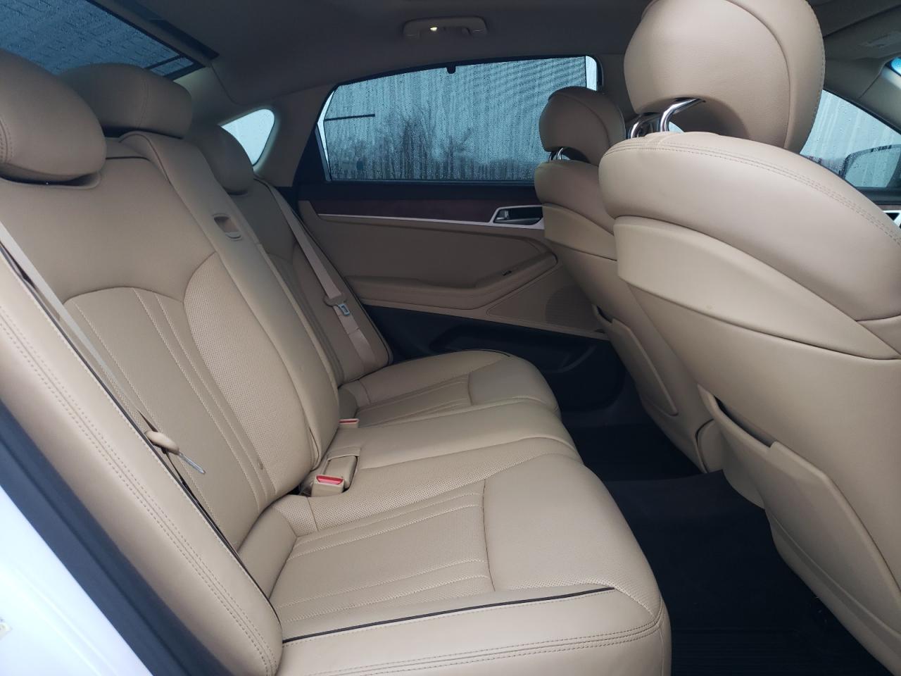 2015 Hyundai Genesis - Image 10