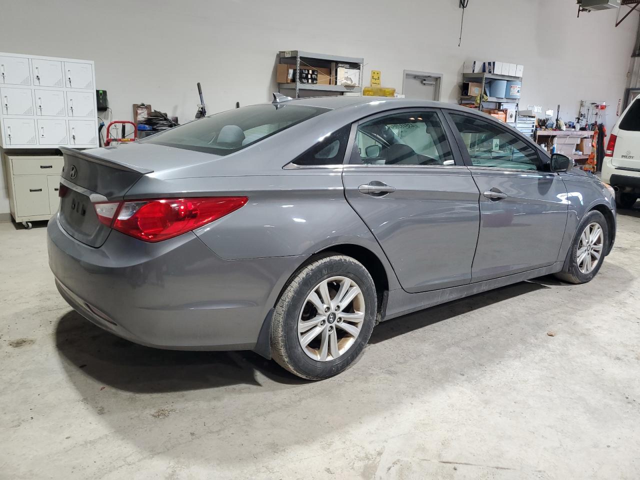 2013 Hyundai Sonata - Image 3