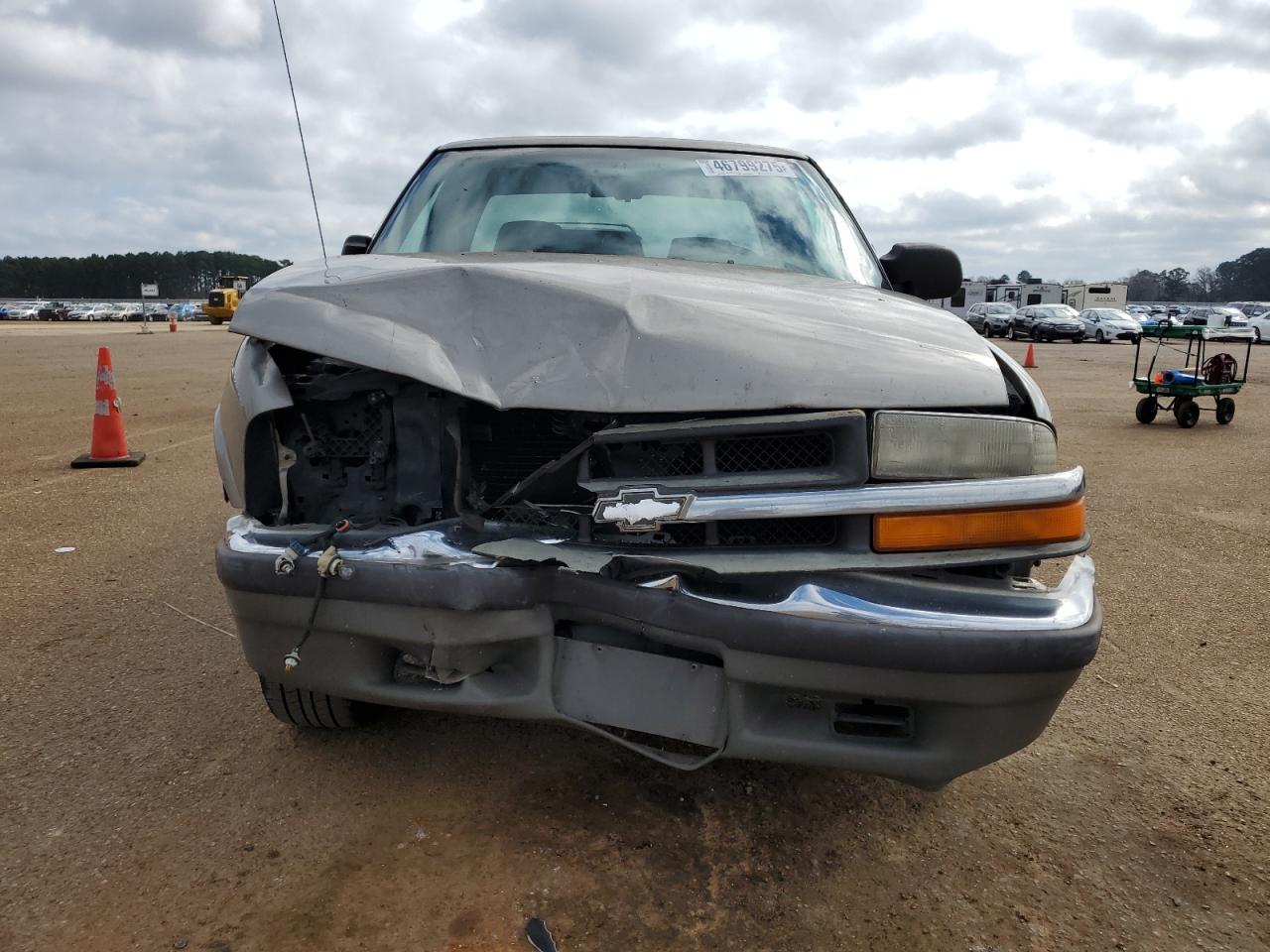 2001 Chevrolet S-10 Pickup - Image 5