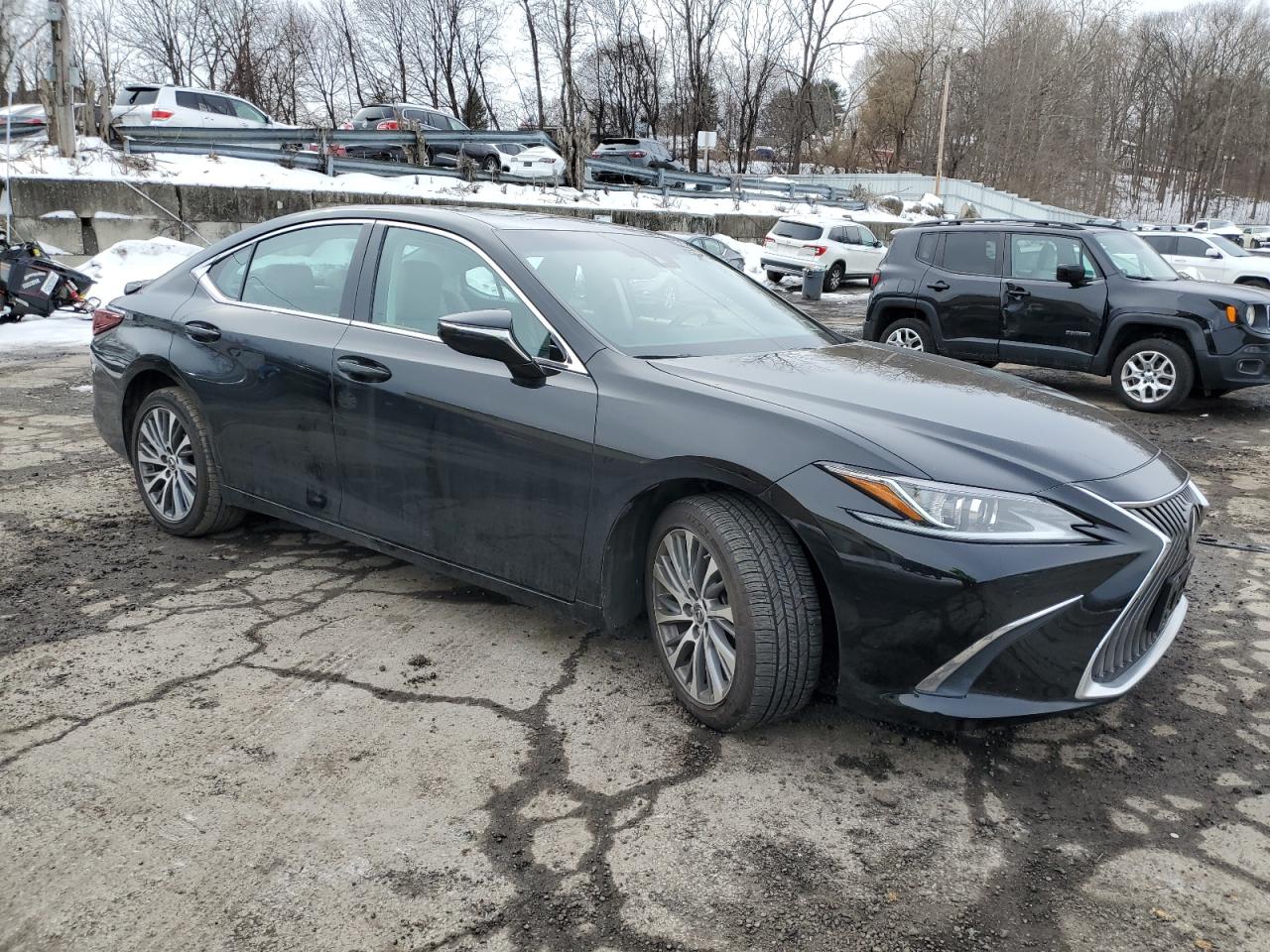 2021 Lexus ES - Image 4