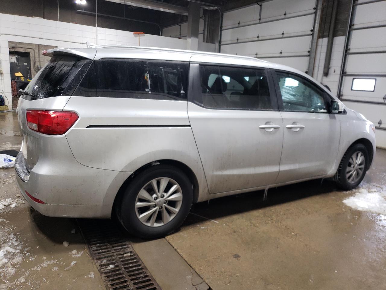 2016 Kia Sedona - Image 3