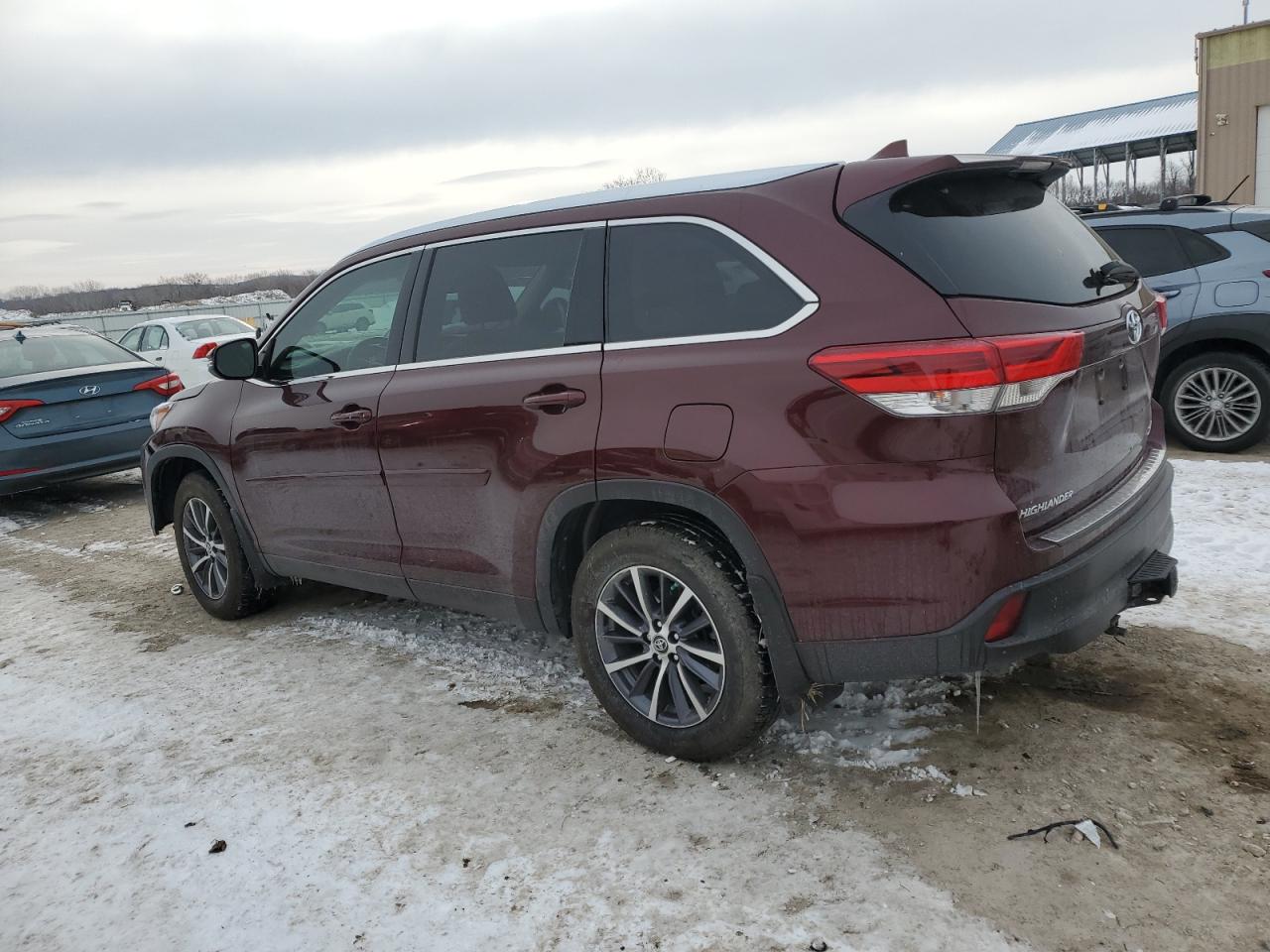 2019 Toyota Highlander - Image 2