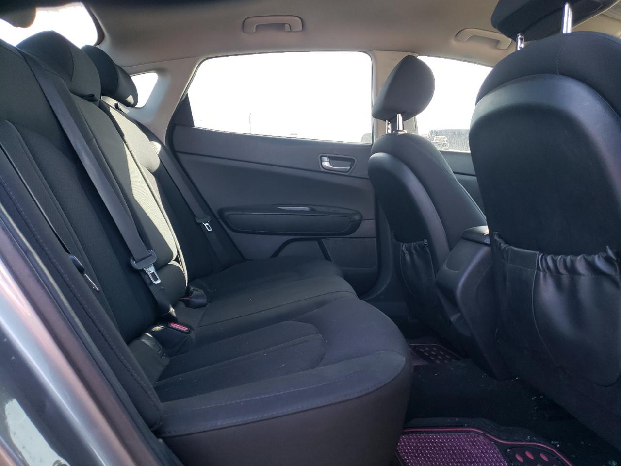 2017 Kia Optima - Image 10