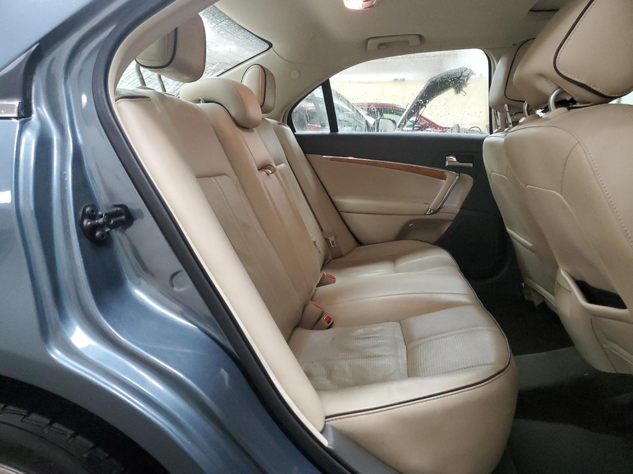 2012 Lincoln MKZ - Image 10